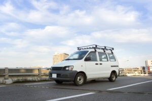 社用車の費用はどこまで経費になる？購入・リース・維持費の会計処理を解説