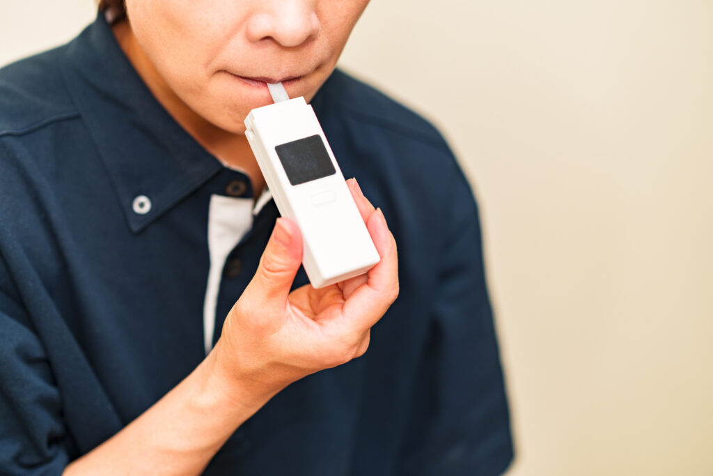 アルコールチェックの数値の見方｜基準値と検出時の対応・記録方法